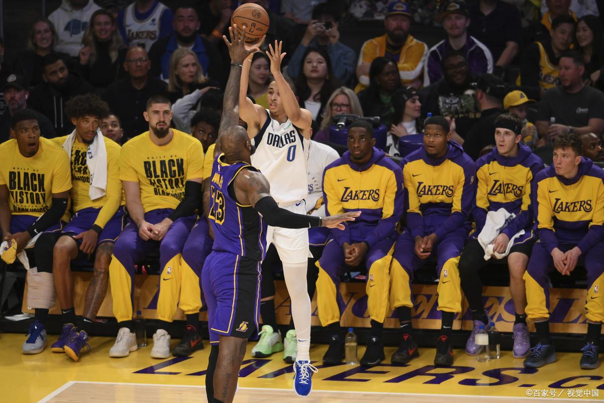 熊猫直播-快船险胜湖人，继续保持不败战绩