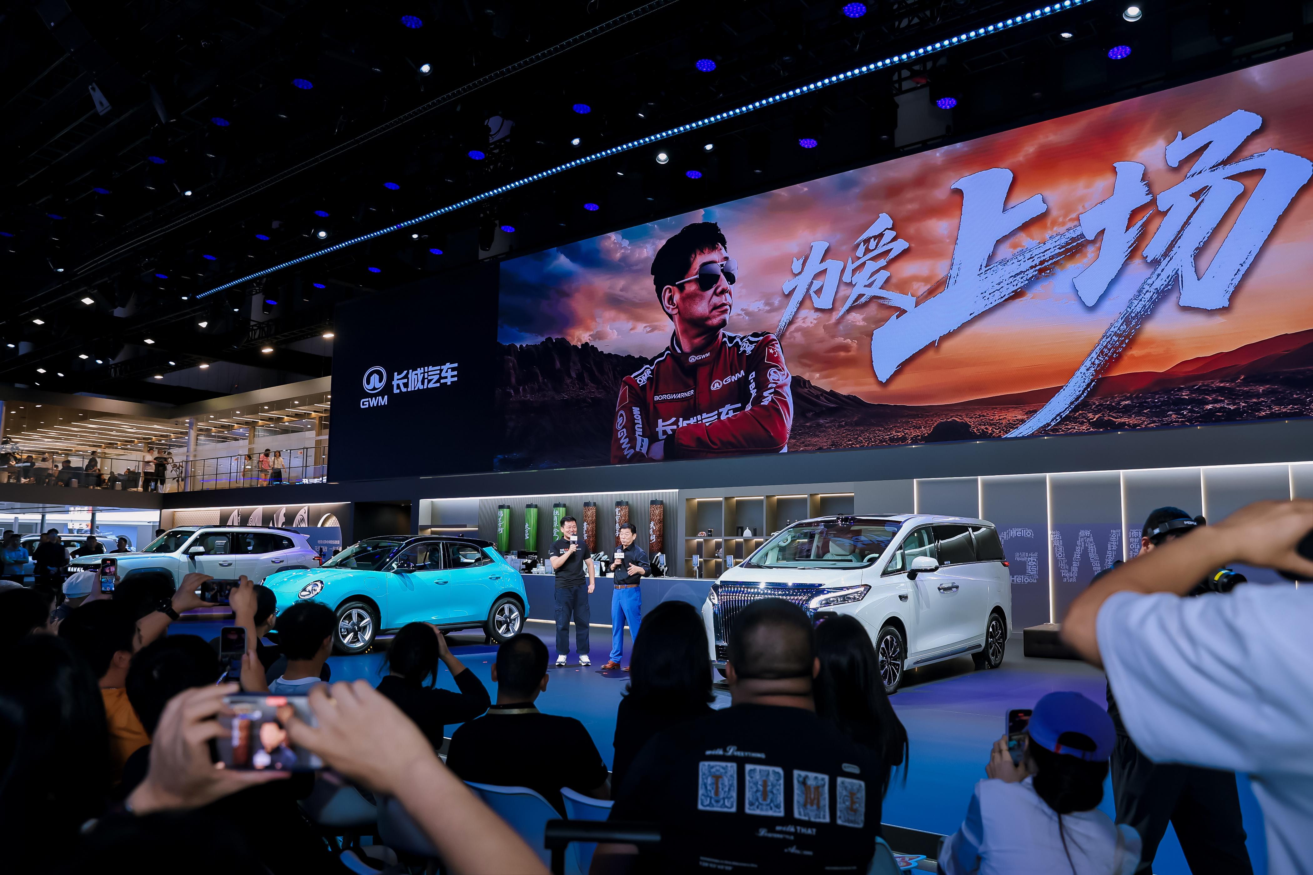 FLY绝杀T1，Tarzan团战一打五鏖战多局成都决赛之夜，点燃全场激情