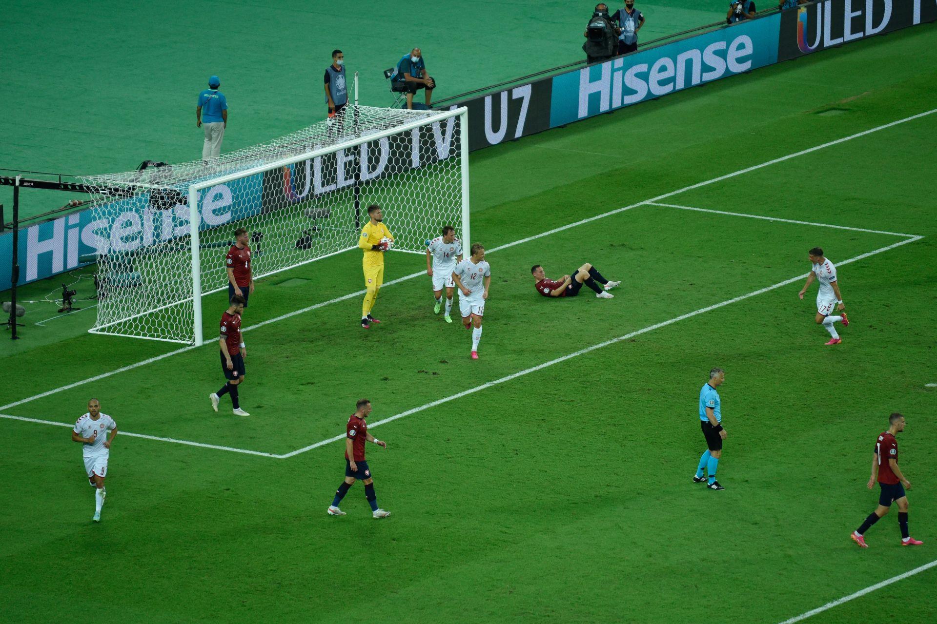 捷克队在客场发威,完胜对手 捷克队在客场发威,完胜对手