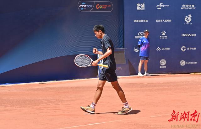 熊猫体育app-巴黎逆风腾空，逆转红军成功晋级半决赛的简单介绍