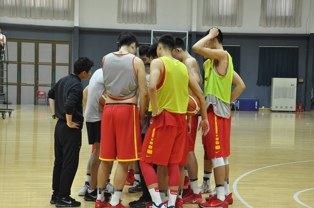 熊猫体育手机客户端-球员技术大比拼，引动国内外篮球迷关注